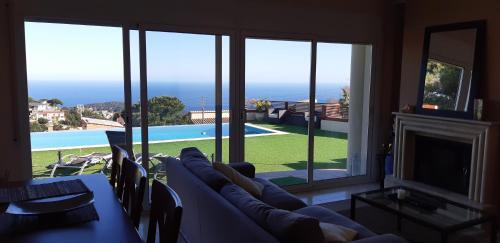 Lloret de Mar Villa Sleeps 7 Pool Wifi