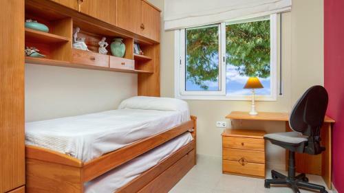 Lloret de Mar Villa Sleeps 6 With Pool