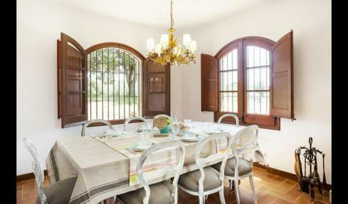 Llabia Villa Sleeps 14 With Pool And Air Con