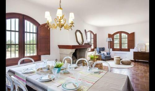 Llabia Villa Sleeps 14 With Pool And Air Con
