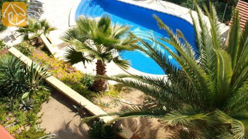 Lloret de Mar Villa Sleeps 9 With Pool And Wifi