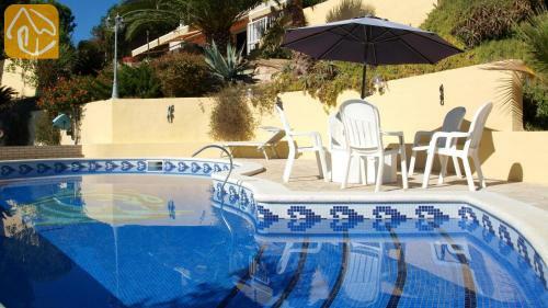 Lloret de Mar Villa Sleeps 9 With Pool And Wifi