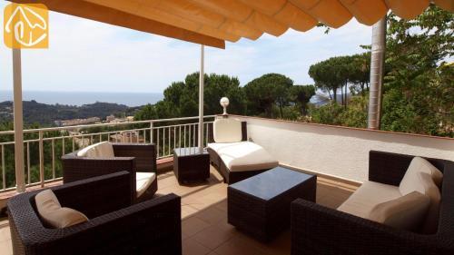 Lloret de Mar Villa Sleeps 9 With Pool And Wifi