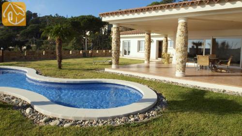 Lloret de Mar Villa Sleeps 10 Pool Wifi