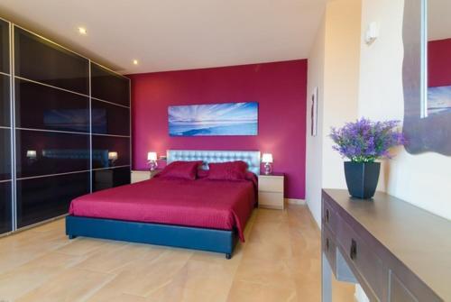 Lloret de Mar Villa Sleeps 10 Pool Wifi