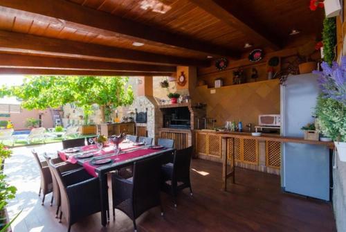 Lloret de Mar Villa Sleeps 10 Pool Wifi