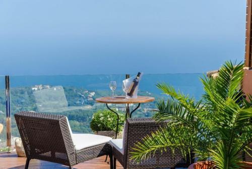Lloret de Mar Villa Sleeps 10 Pool Wifi