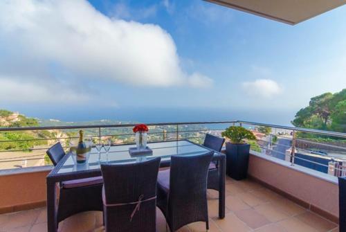 Lloret de Mar Villa Sleeps 10 Pool Wifi