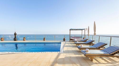 Lloret de Mar Villa Sleeps 8 With Pool And Air Con