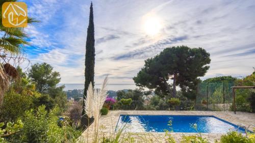 Lloret de Mar Villa Sleeps 8 Pool Wifi