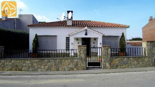 Caules Villa Sleeps 6 Pool Wifi