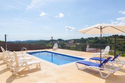 Lloret de Mar Villa Sleeps 8 Pool Air Con Wifi