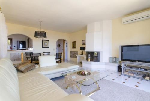 Lloret de Mar Villa Sleeps 10 Pool Air Con Wifi