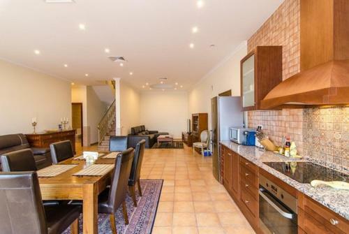 Lloret de Mar Villa Sleeps 10 Pool Air Con Wifi