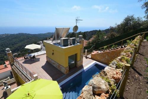 Lloret de Mar Villa Sleeps 10 Pool Air Con Wifi