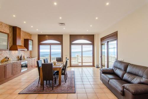 Lloret de Mar Villa Sleeps 10 Pool Air Con Wifi