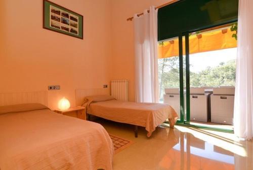 Lloret de Mar Villa Sleeps 8 Pool Wifi