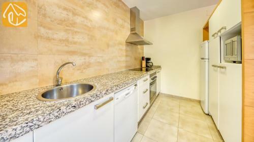 Lloret de Mar Villa Sleeps 7 Pool Wifi