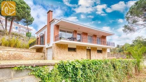 Lloret de Mar Villa Sleeps 7 Pool Wifi