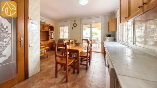 Lloret de Mar Villa Sleeps 12 Pool Air Con Wifi