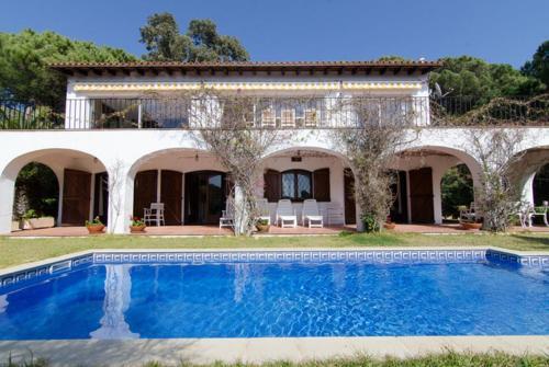 Lloret de Mar Villa Sleeps 8 Pool Wifi