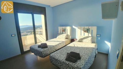 Lloret de Mar Villa Sleeps 11 Pool Air Con Wifi