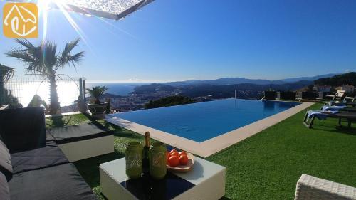 Lloret de Mar Villa Sleeps 11 Pool Air Con Wifi