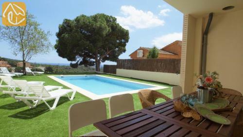Lloret de Mar Villa Sleeps 14 Pool Wifi