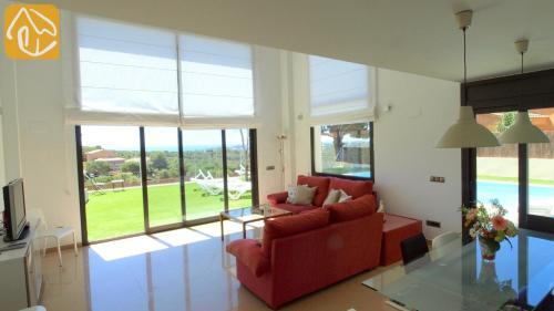 Lloret de Mar Villa Sleeps 14 Pool Wifi