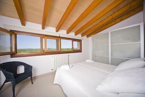 Llubi Villa Sleeps 8 With Pool Air Con And Wifi