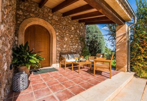 Llubi Holiday Home Sleeps 8 With Pool Air Con And Wifi
