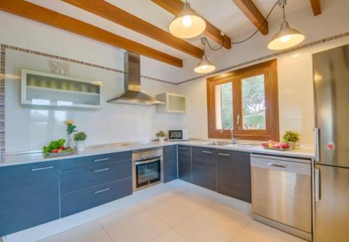 Llubi Holiday Home Sleeps 8 With Pool Air Con And Wifi