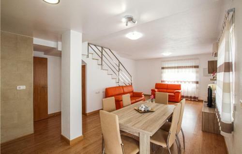 Three-bedroom Holiday Home In Lo Pagan