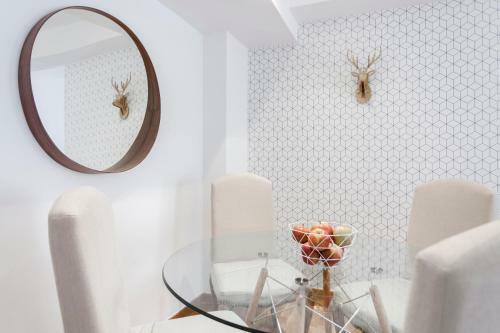 Principe de Vergara Apartment By Flatsweethome