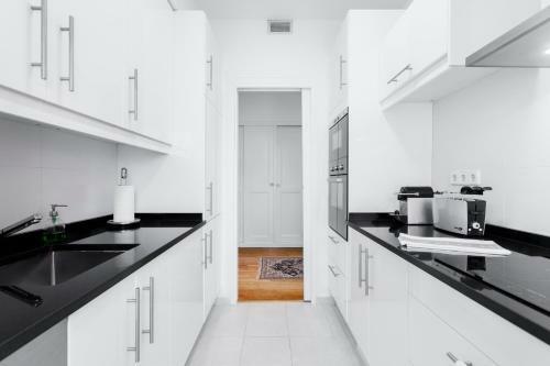 Principe de Vergara Apartment By Flatsweethome