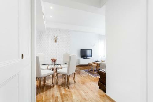 Principe de Vergara Apartment By Flatsweethome