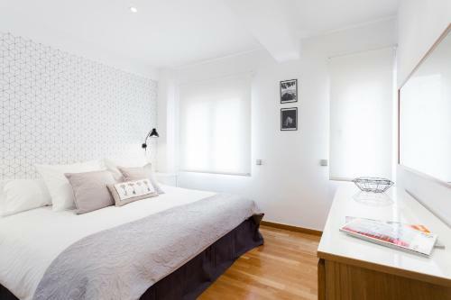 Principe de Vergara Apartment By Flatsweethome