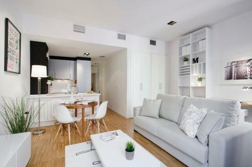 Gran Via Apartment By Flatsweethome