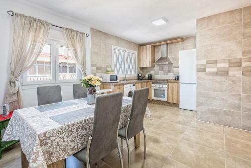 Malaga Station Apartment By Rafleys