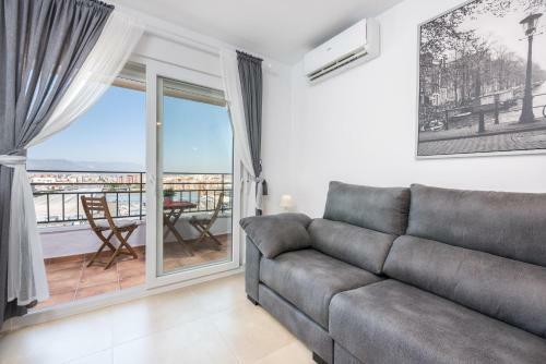 Malaga Station Apartment By Rafleys