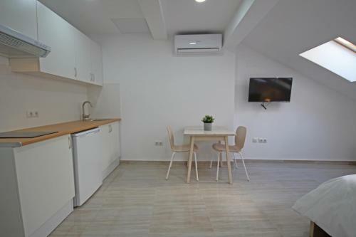 Apartamento Esparteros 6, Estudios