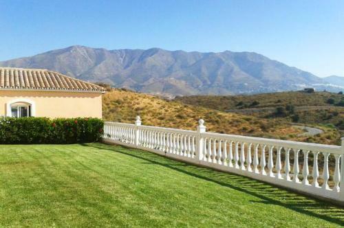 Malaga Villa Sleeps 10 With Pool And Air Con