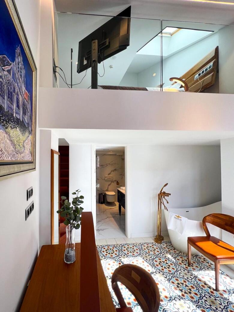 Anahita Boutique Hotel