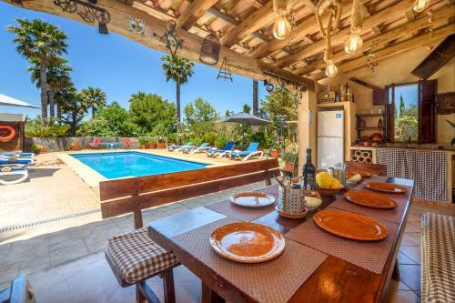 Manacor Villa Sleeps 8 With Pool And Air Con