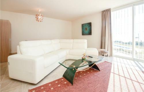 Three-bedroom Holiday Home In Manilva