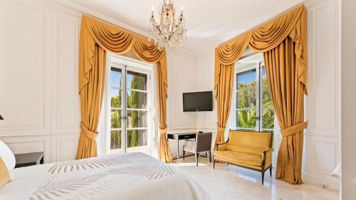 Marbella Villa Sleeps 12 With Pool And Air Con