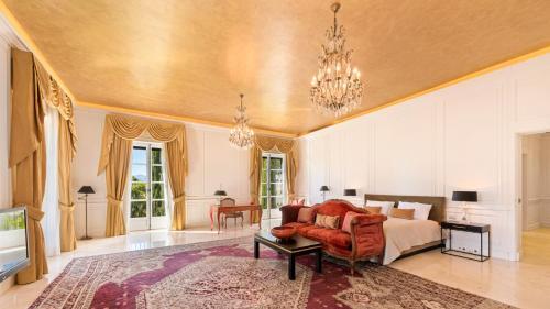 Marbella Villa Sleeps 12 With Pool And Air Con