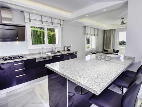 7001 Exquisite High Standard Villa, Heated Pool