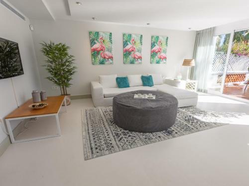 Beachfront 4 Bdrs. Ample Villa. Private Pool And Bbq
