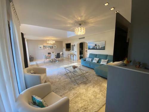 Charming 3-bed House 2 Big Pools And Herb Garden